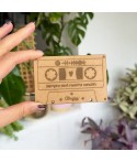 Cassette de madera personalizado con grabado láser y código Spotify para regalar canciones. Regalo para parejas.