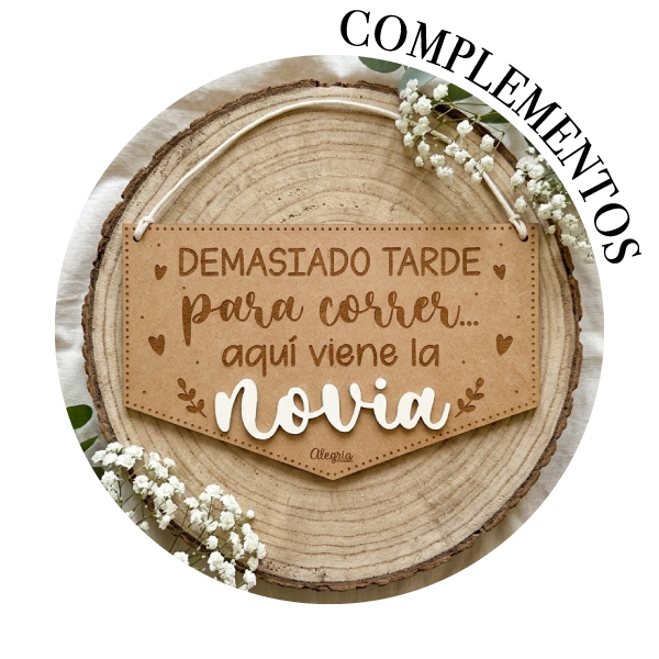 Complementos de decoración para boda y cartelería de madera de Alegría Estudio.
